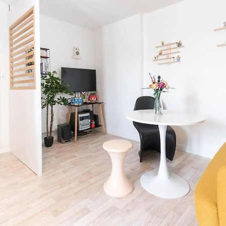 Souvenirs D'Enfance-La Bonne Marienne-La Madeleine Apartment Angers Bagian luar foto