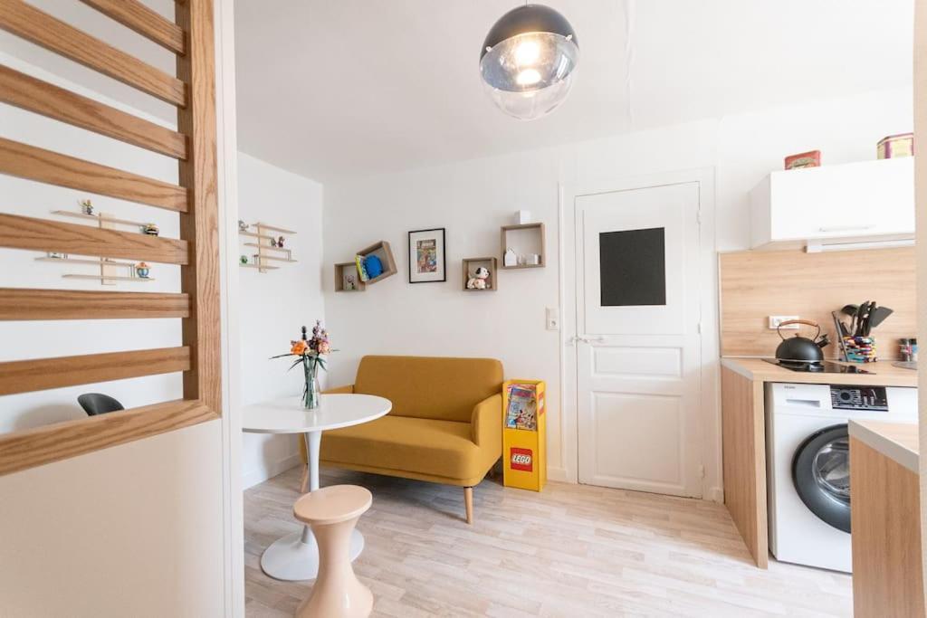 Souvenirs D'Enfance-La Bonne Marienne-La Madeleine Apartment Angers Bagian luar foto